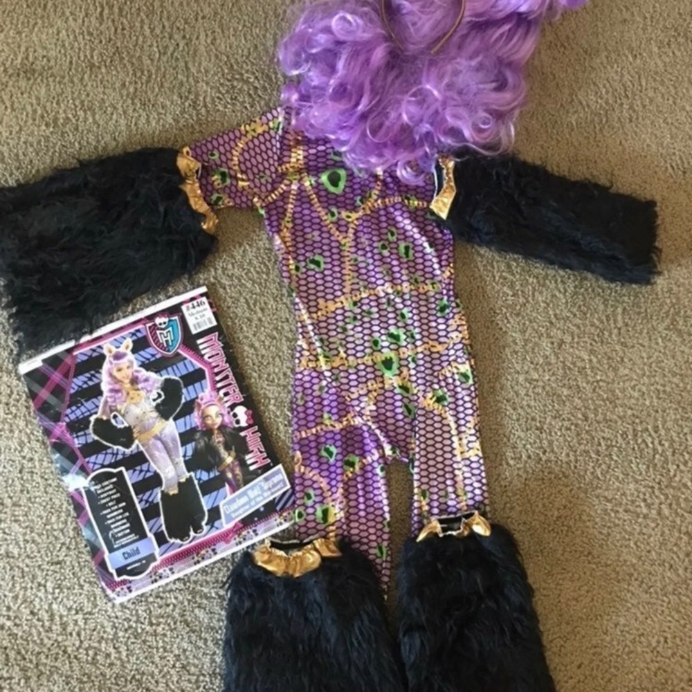 LOWEST Monster High Clawdeen + Wig